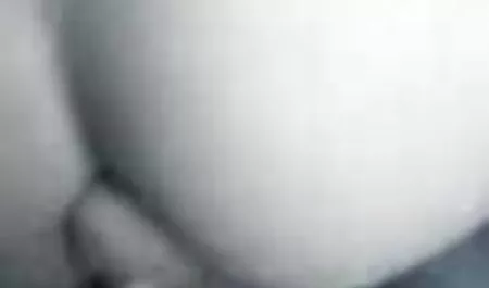 Dois homens bonitos fazem um magro estudante as melhores do porno brasileiro na cama