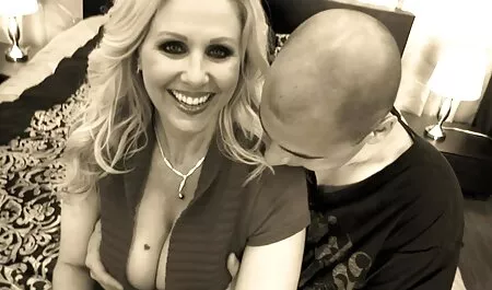 Prepare-se para um dos filme pornô brasileiro com duas mulheres e um homem membros do banheiro