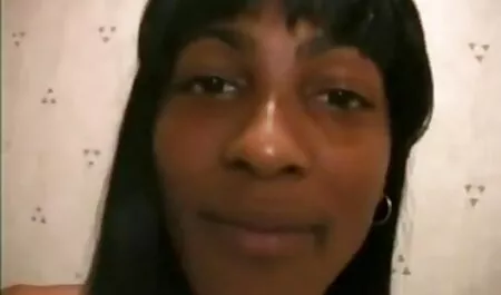 Fazendo nude Loira ginástica no vídeo pornô de anão brasileiro tapete