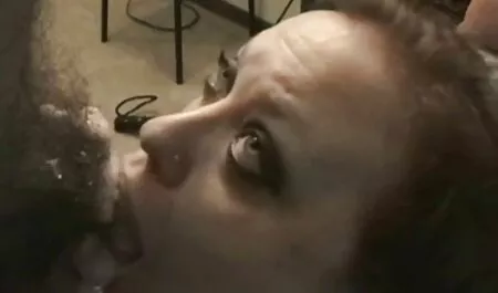 Aero bateu um buraco careca depois de sua vídeo pornô brasileiro sexo anal língua e agarrou seu peito