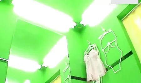 Venha para uma banana e um puxão na vídeo pornô só de brasileiras cozinha