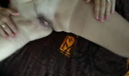 Magro menina mostra suas vídeo pornô brasileiro gostosas pernas ampla difusão