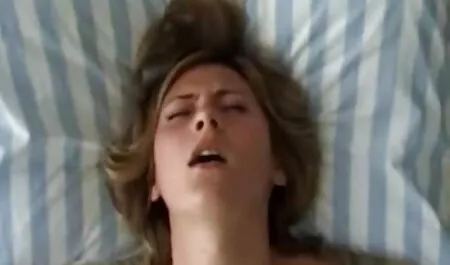 Menina deu um vídeo pornô brasileiro comendo anal trindade