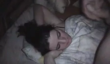 As meninas encontraram uma escova como um pênis e engraçado videos pornô brasileiro grátis