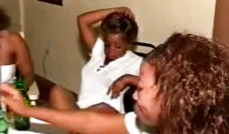Jovem videos pornos famosas brasileiras Mamilos jogando com dela bichano e burro