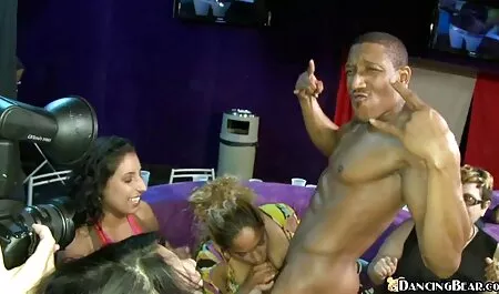 Chupando um pau assistir filme pornô de mulher brasileira na praia