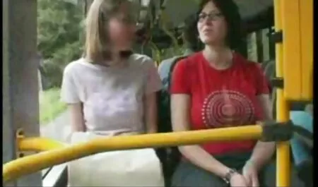Ela acidentalmente lambeu minha mãe videos brasileiros de sexo que lambeu seu covil através de meia-calça