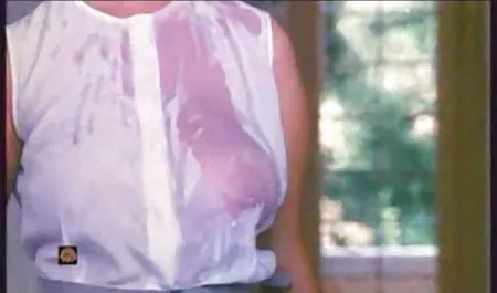 Para obter um pau no cu a loira chupa um vídeo de pornô caseiro brasileiro homem
