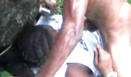Clitóris Piercing ajuda a masturbar uma ver vídeo pornô brasileiro caseiro garota na natureza