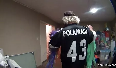 Esta é a vídeo amador brasileiro pornô língua da garganta para um cara no banheiro