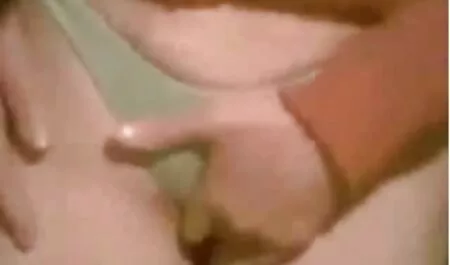 Ela empurrou a jovem Lisa no buraco video pornol brasileiro e o sêmen permanece em seu rosto