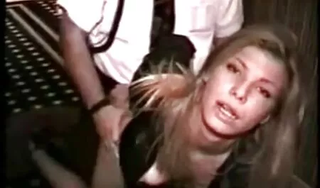 Pequenos trigêmeos porno tube brasileiras no banheiro com uma loira