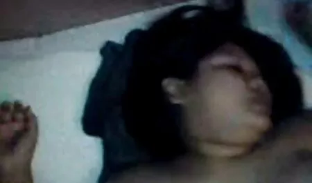 As crianças se porno brasileiro so no cu divertem com bolas e bonecas