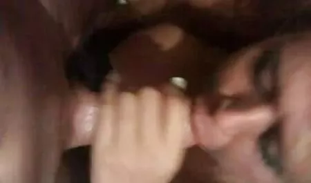 Primeiro, ela gentilmente esmaga seu clitóris entre seus vídeo pornô brasileiro comendo a sogra lábios inchados