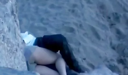 Membros de estranhos não assustaram a vídeo amador pornô brasileiro menina