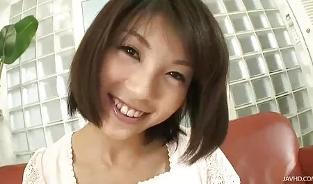 Frágil menina vídeo de pornô nacional monta um membro da família