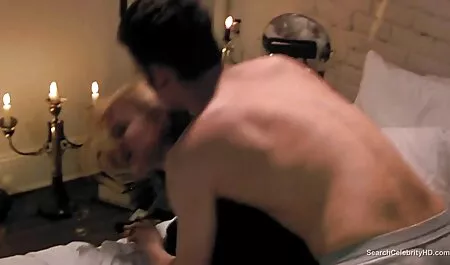 Câmera escondida vídeo pornô brasileiro para assistir no banheiro remove rolos nus