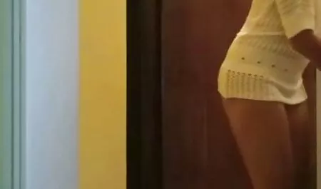 Assistente no videos de sexo gostosas brasileiras banheiro emprestado careca Velho